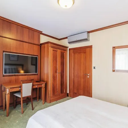 Prestige With Sauna By Grand Apartment *